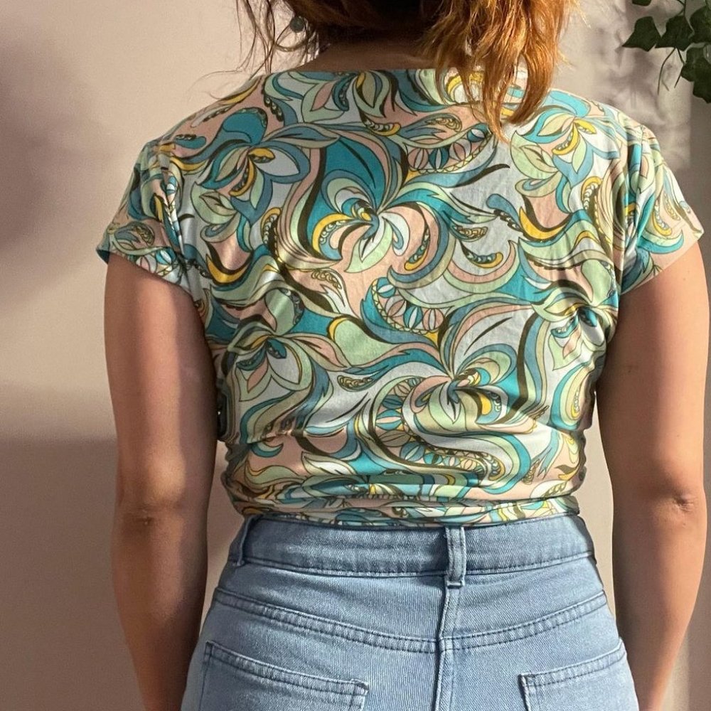 Abstract Pattern Tie Shirt - Picture 4 of 4